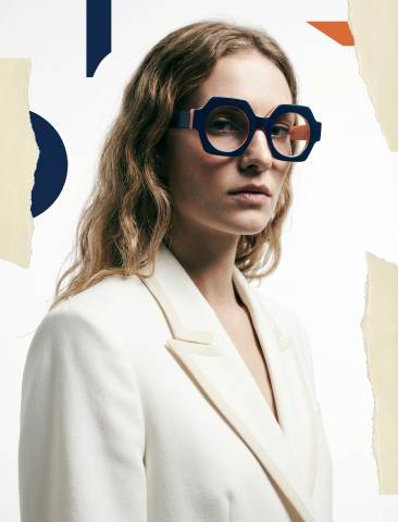 stilin rehberi gözlüklü kadın